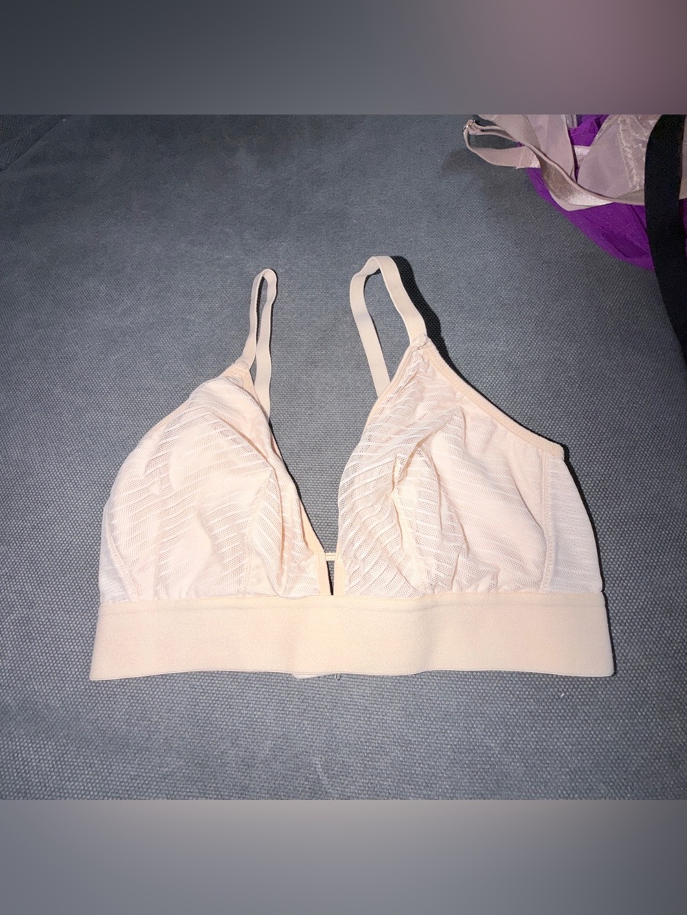 Lively Soft Lace Wireless Bralette in Light Pink. Sz 2